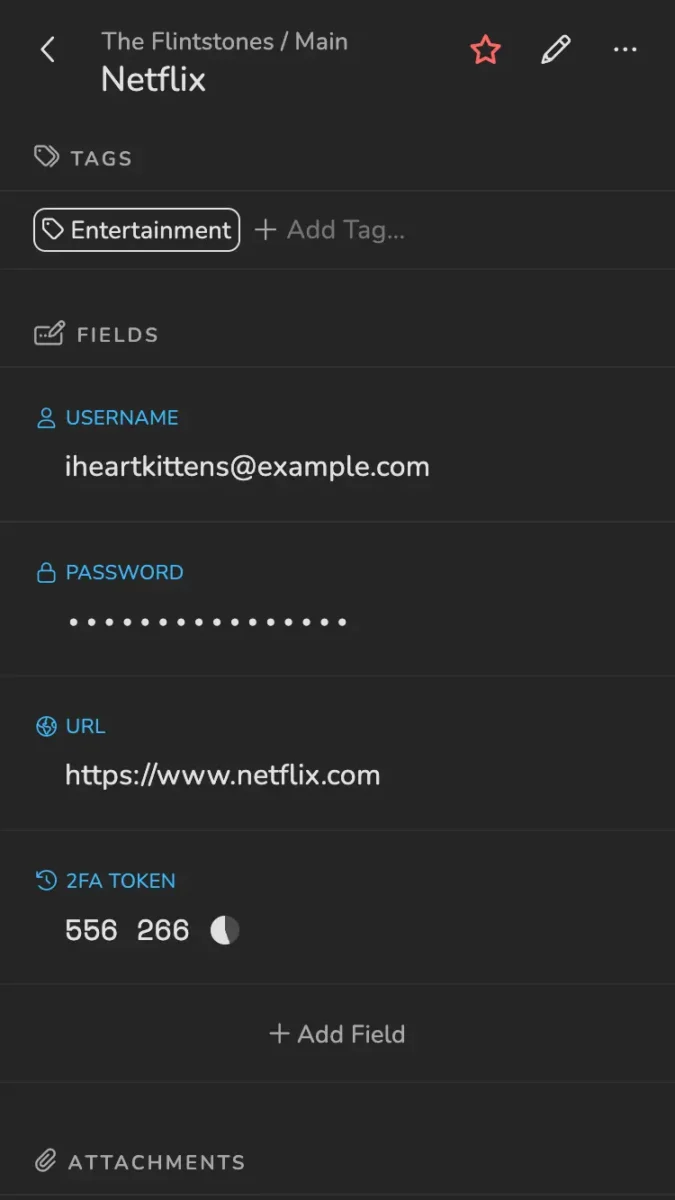 어두운 모드의 Netflix 항목 상세 정보 보기